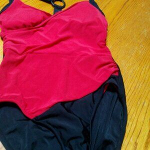 SHADE & SHORE ONE PIECE WITH BELT SIZE SMALL